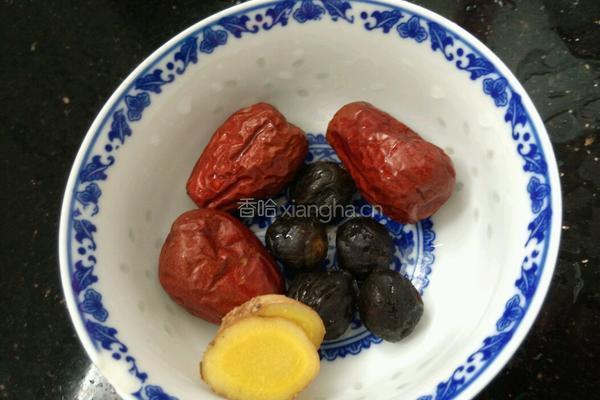 枸杞红枣排骨汤的做法图解2