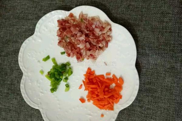 腊肠蛋炒饭的做法图解2