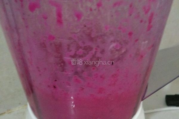红肉火龙果酸奶昔的做法图解5