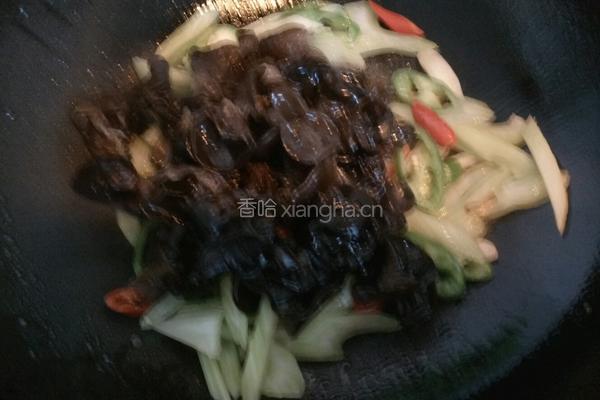 木耳炒芹菜的做法图解8