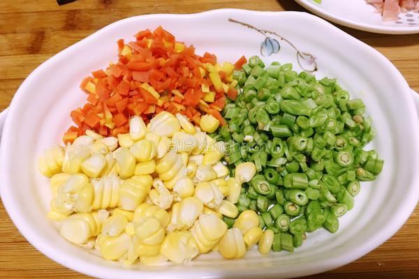 五彩黄金炒饭的做法图解2