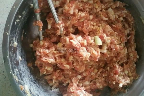 玉米虾仁水饺的做法图解2