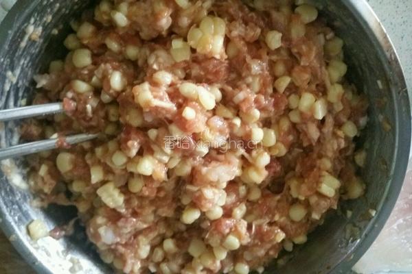 玉米虾仁水饺的做法图解5
