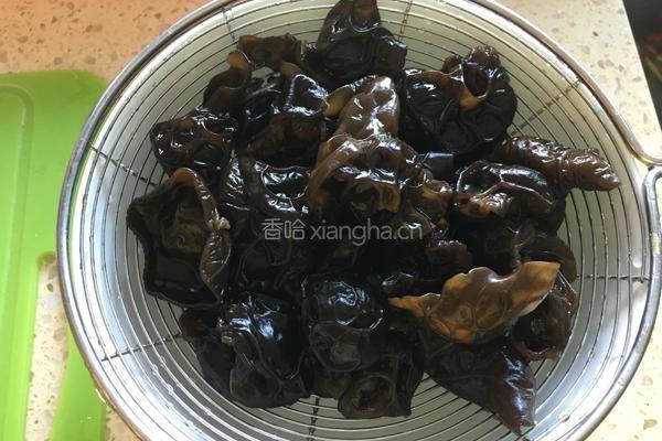 木耳洋葱炒鸡蛋的做法图解2