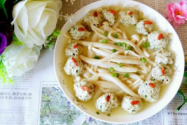 肉丸烩海鲜菇的做法图解1