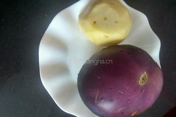 东北扒茄子土豆的做法图解1