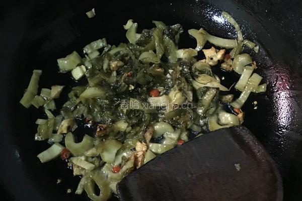 酸菜炒苦瓜的做法图解5