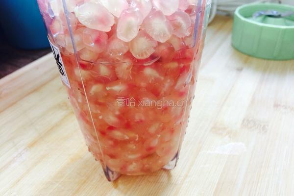 榨石榴汁的做法图解7