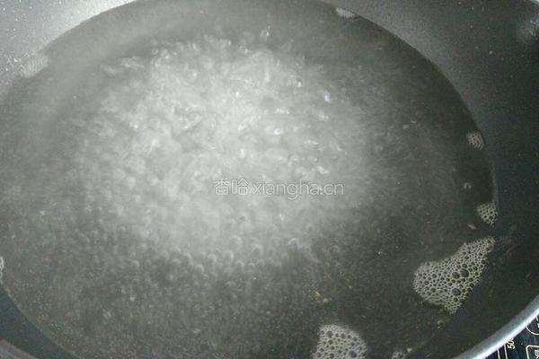 墨鱼仔炒韭菜的做法图解2