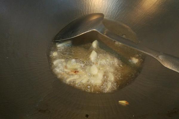 宝塔花菜炒香肠的做法图解3