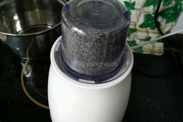 黑芝麻糕的做法图解2