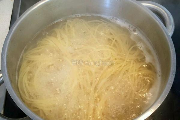 萨拉米红酱意面的做法图解6