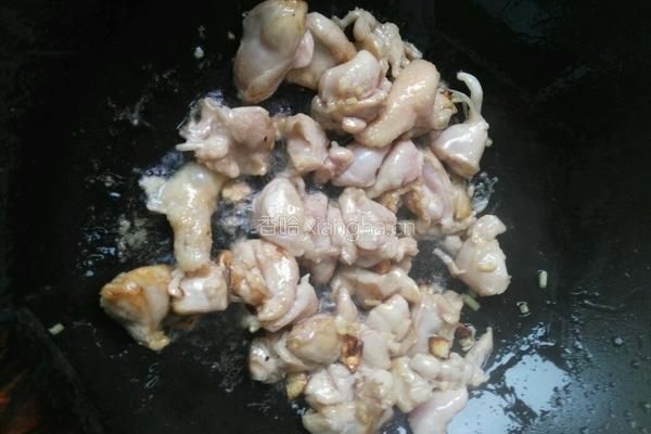 鸡腿肉烧茄子的做法图解7