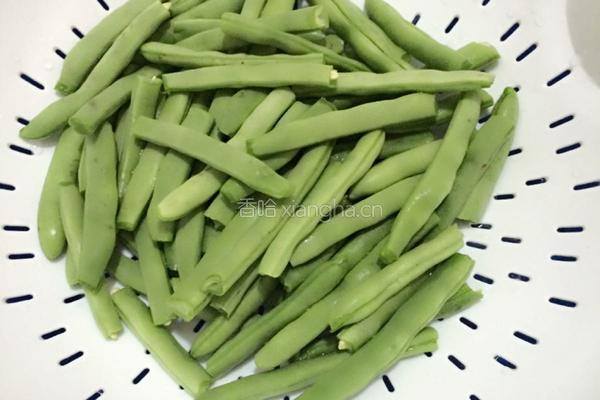 四季豆炒肉的做法图解1