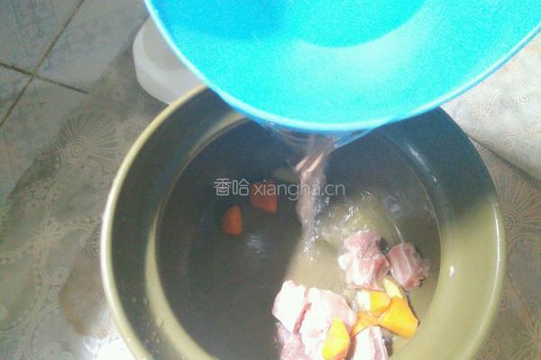 排骨鲜虾粥的做法图解2
