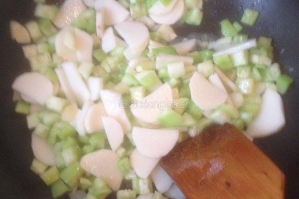 山药丝瓜瘦肉汤的做法图解4