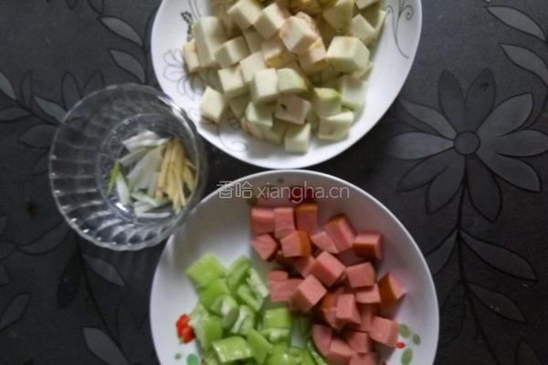 茄子炒火腿的做法图解2