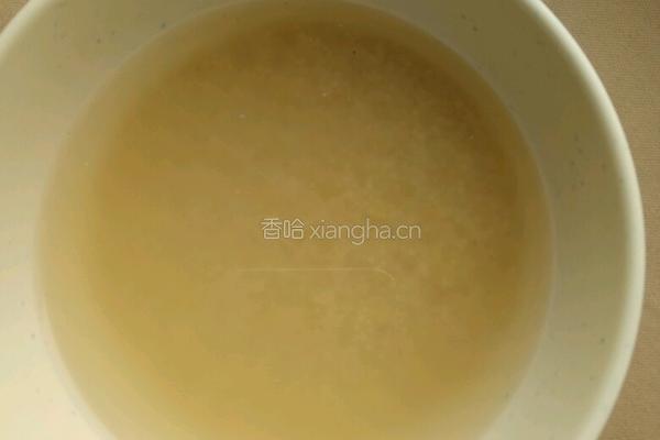 莲子小米粥的做法图解1