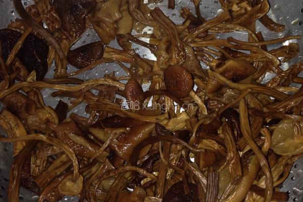 爆炒茶树菇的做法图解1