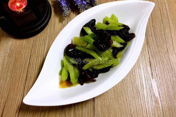 木耳拌芹菜的做法图解9