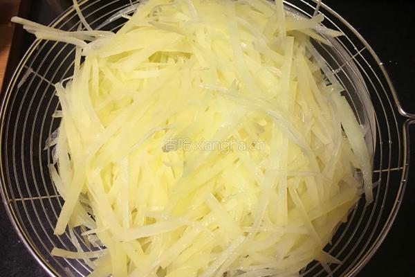 青红椒炒土豆丝的做法图解5