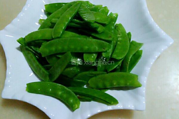 广式腊肠炒荷兰豆的做法图解2