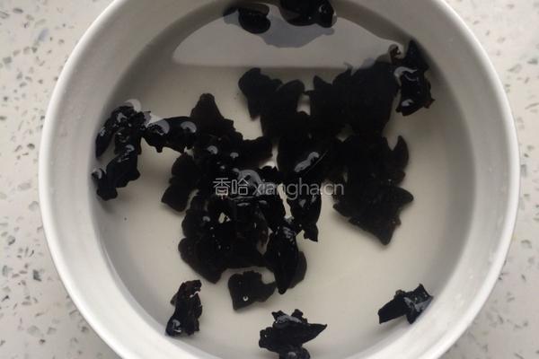 白菜木耳的做法图解3