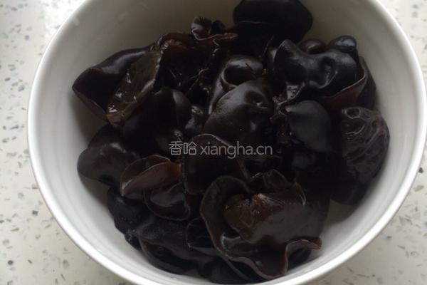 白菜木耳的做法图解4