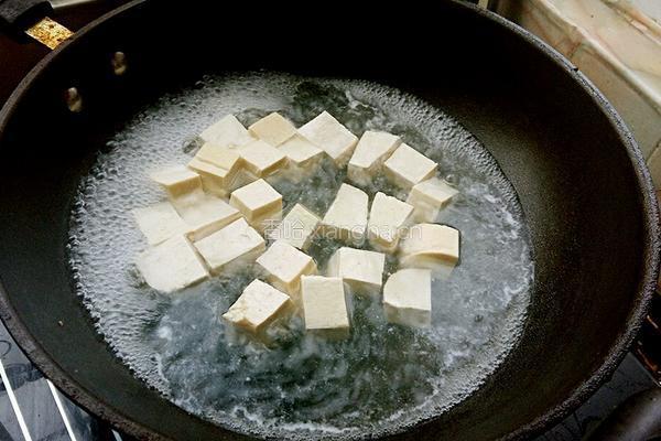 肉炒豆腐的做法图解1