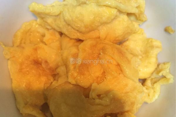 鸡蛋炒黑木耳的做法图解2