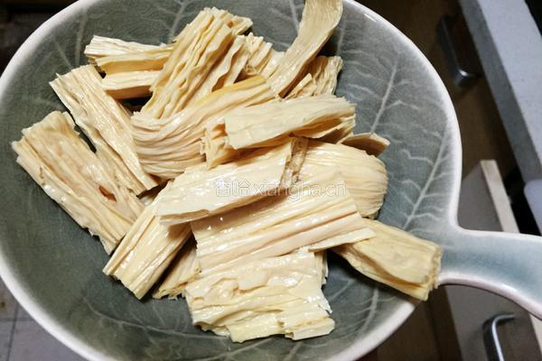黄瓜腐竹的做法图解1