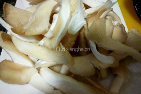 鱿鱼酸辣汤的做法图解3