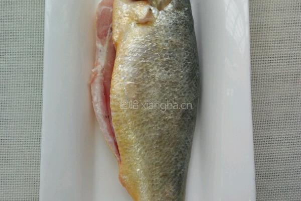清炖黄花鱼的做法图解1