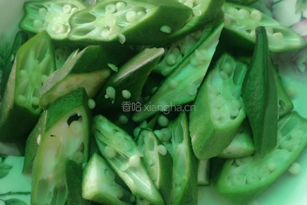 秋葵炒键子肉的做法图解2