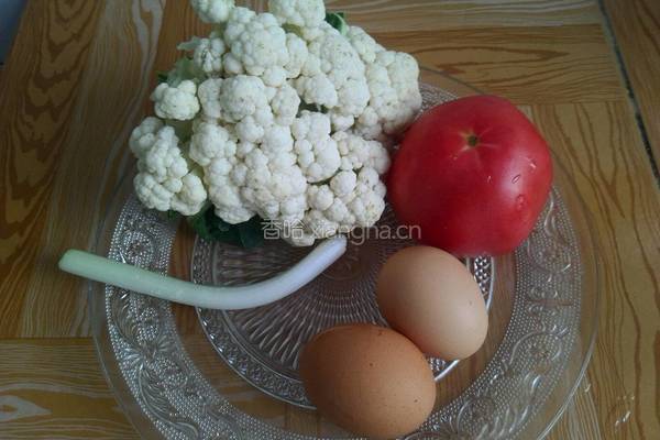 番茄鸡蛋炒花菜的做法图解1