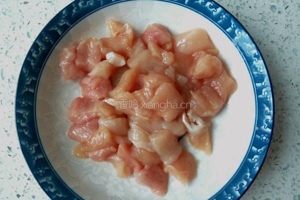 青椒炒鸡丁的做法图解2