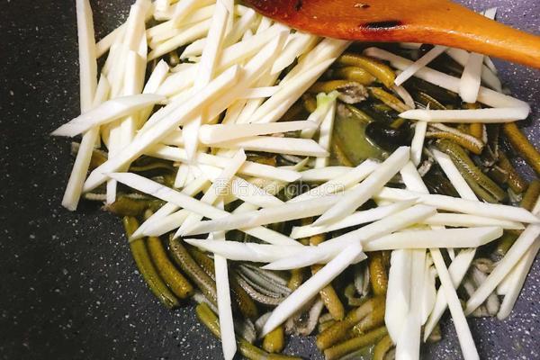 茭白炒鳝丝的做法图解10