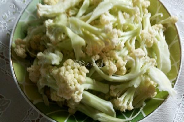 花菜炒肉的做法图解1
