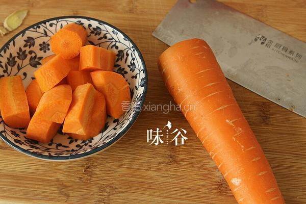 红萝卜排骨汤的做法图解2