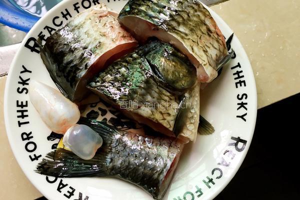 鲤鱼豆腐的做法图解1