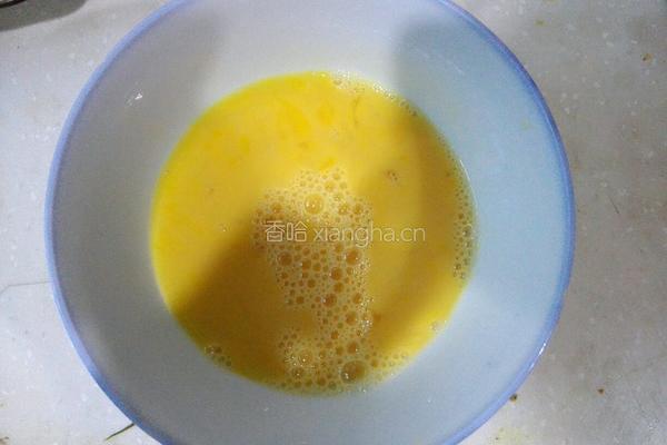 黄花菜炒蛋的做法图解2