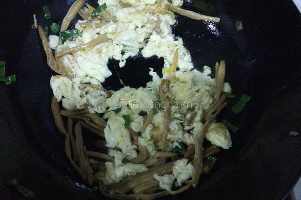 黄花菜炒蛋的做法图解7