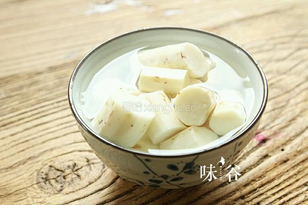 罗汉果淮山猪骨汤的做法图解2