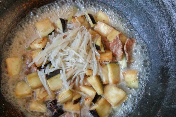 猪肉茄子炖粉条的做法图解9