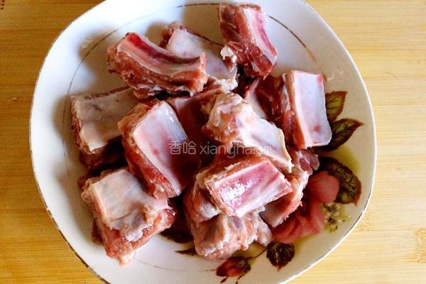 蒜泥排骨的做法图解1