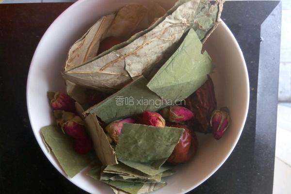 银耳雪梨羹的做法图解1