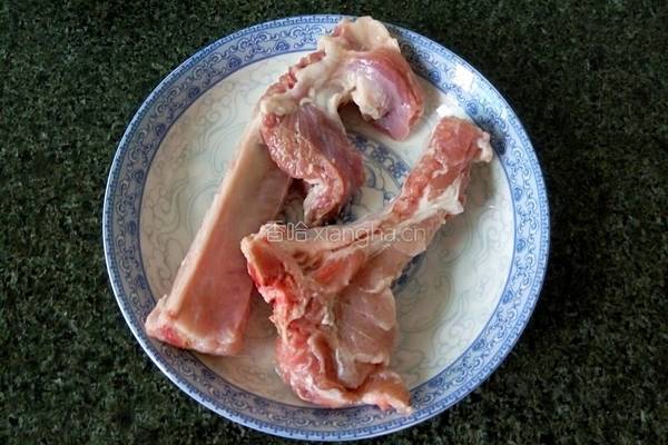 土豆排骨的做法图解1