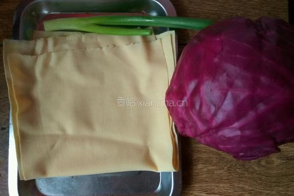 紫甘蓝拌豆腐丝的做法图解1