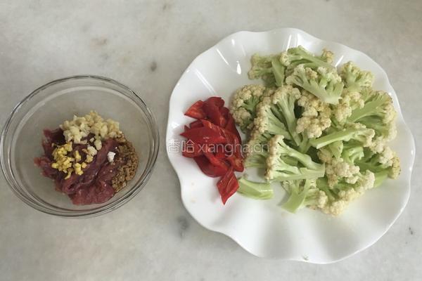 牛肉炒花菜的做法图解2