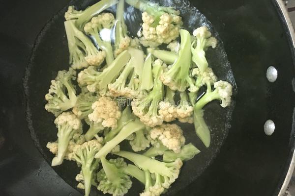 牛肉炒花菜的做法图解3